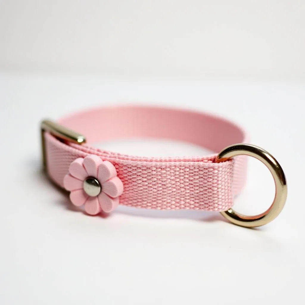 Pink dog collar with a cute flower design